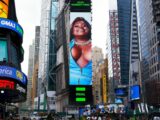 Jojo Todynho ganha poster na Times Square em NY e celebra na web