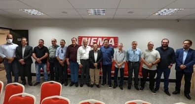Simplício Araújo apresenta propostas e planos em reunião com Fiema e Fecomércio