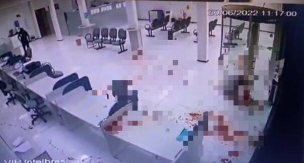 Após trocas de tiros com vigilante, assaltante é morto em agência bancária