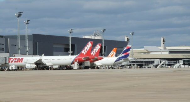 Passagem de avião aumentou 21% na comparação com 2019