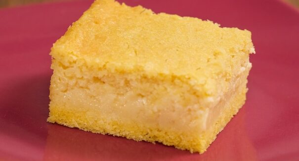 Confira duas deliciosas receitas de bolo de milho
