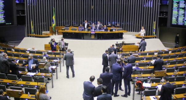 Câmara vota projeto que impede cobrança de ICMS sobre custo adicional de energia
