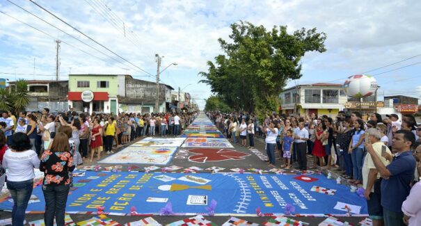 Sem feriado, fiéis celebram Corpus Christi