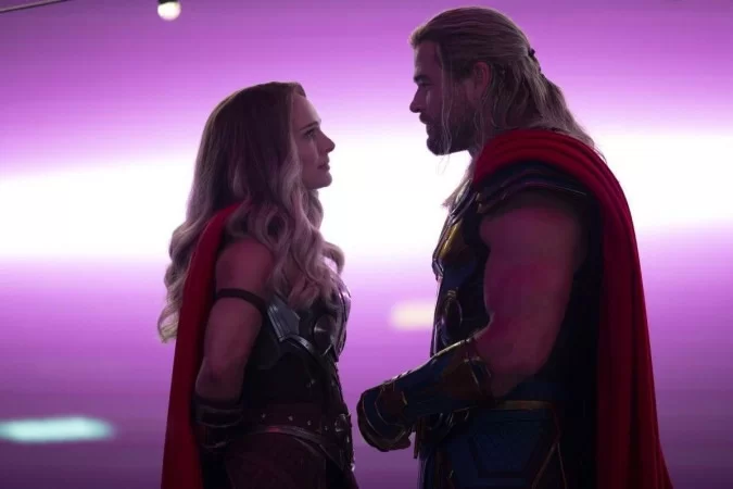 Primeiras cenas de Thor: Amor e Trovão mostra time de heróis reunido