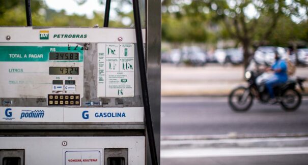 Petrobras anuncia redução de R$ 0,20 no preço médio da gasolina, a partir desta quarta-feira (20)