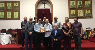 Fotoclube Poesia do Olhar realiza entrega de livros para a Academia Maranhense de Letras