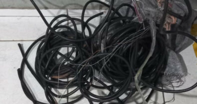 Dupla é presa suspeita de roubar mais de 40 metros de cabos de fiação telefônica