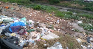 Lixo, esgoto a céu aberto e buraqueira incomodam moradores do bairro Areinha