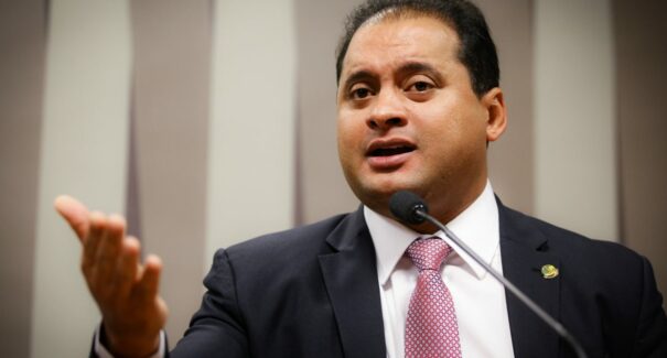 Weverton aciona MP para que governo do Maranhão reduza ICMS