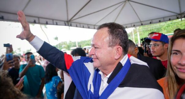 Carlos Brandão cumpre agenda e inaugura obra em primeiro dia de trabalho de volta ao Governo
