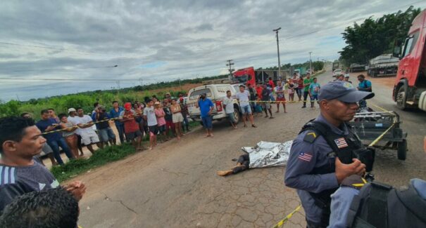 Dois jovens morrem em colisão com uma carreta na BR-135