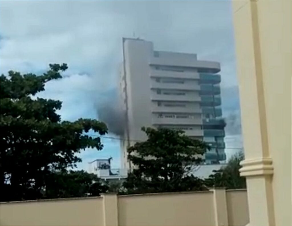 Na ponta D'Areia, em São Luís, Apartamento pega fogo | O Imparcial