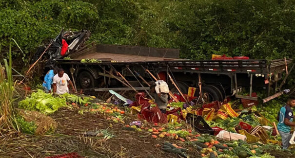 Homem morre após caminhão virar na BR-316, entre Bacabal e Alto Alegre