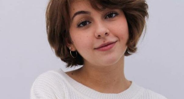 Após carta aberta sobre estupro, Klara Castanho se pronuncia nas redes sociais