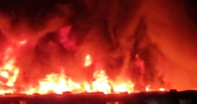 Incêndio em garagem de ônibus deixa 12 veículos destruídos, em São Luís