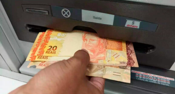 Brasileiros sacaram mais de R$ 50 bilhões da poupança no primeiro semestre