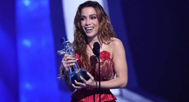 Anitta se torna primeira artista brasileira solo a vencer no VMA
