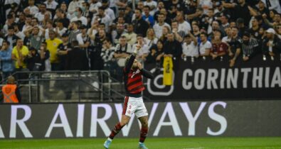 Libertadores: Flamengo vence o Corinthians com gols de Arrascaeta e Gabriel