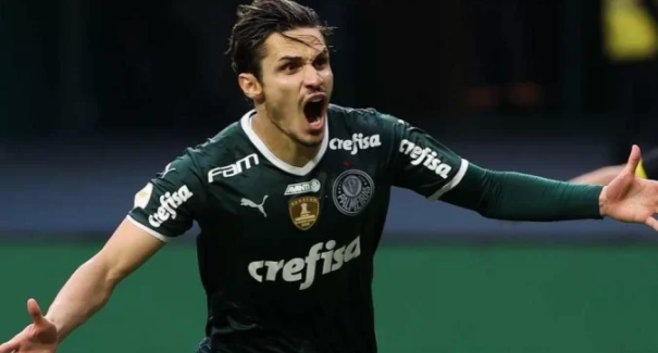 Palmeiras empata com Flamengo e segue líder do Brasileirão com 49 pontos