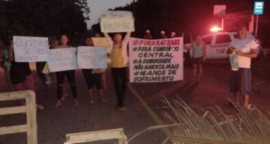 Moradores do Quebra-Pote fazem manifestação contra empresa de ônibus