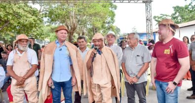 Carlos Brandão participa da procissão de São Raimundo Nonato dos Mulundus e eventos políticos em São Luís