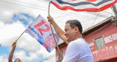 Candidato Weverton Rocha faz caminhada na Vila Luizão