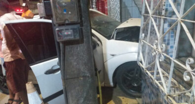 Após perder o controle de veículo, motorista invade casa, em São Luís