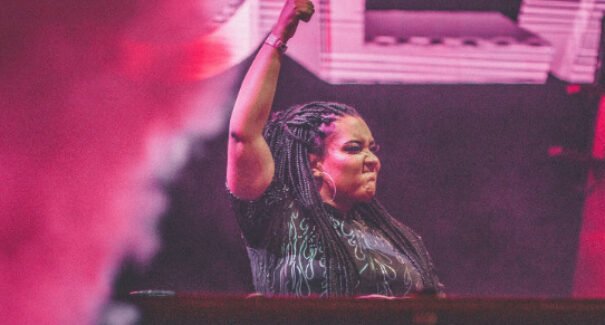 Após tocar no Tomorrowland, uma das maiores DJs do Brasil, Carola chega em São Luís neste sábado
