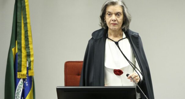 Cármen Lúcia defende maior participação feminina em espaços de poder