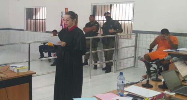 Homem é condenado a quase 24 anos de prisão por homicídio triplamente qualificado