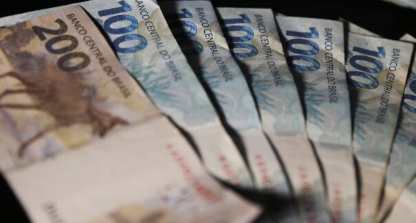 Abono salarial é pago aos nascidos em julho e agosto nesta segunda (15)