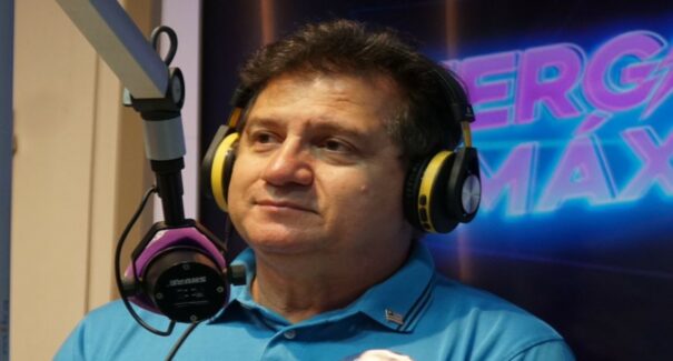 Simplício debate propostas e apresenta projetos durante entrevista