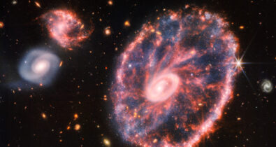 Imagem de telescópio da Nasa mostra galáxia em caos após colisão