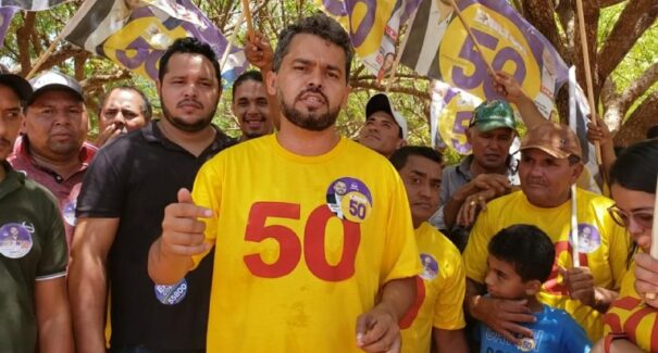 Enilton Rodrigues, candidato a governador, realiza adesivaço na cidade de Arame