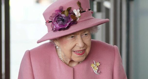 Médicos estão preocupados com saúde da rainha Elizabeth