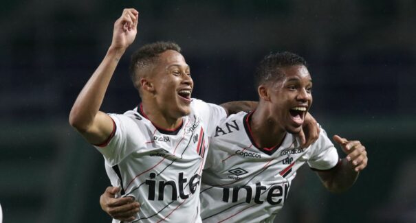 Libertadores: Athletico-PR busca empate, elimina Palmeiras e vai à final