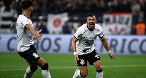 Corinthians vence Fluminense e pega Flamengo na final