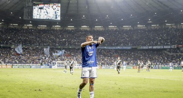 Cruzeiro derrota o Vasco e retorna à Série A do Brasileiro