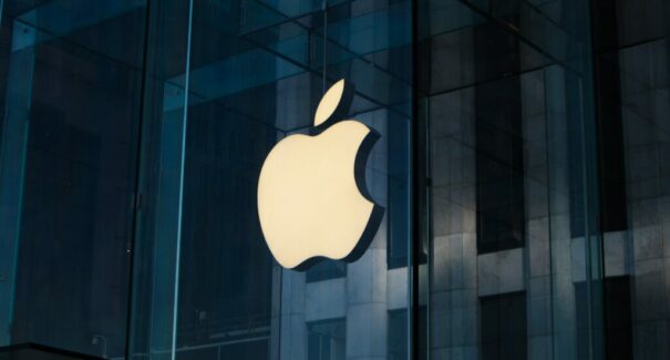 Ministério da Justiça proíbe venda de iPhone sem carregador de bateria
