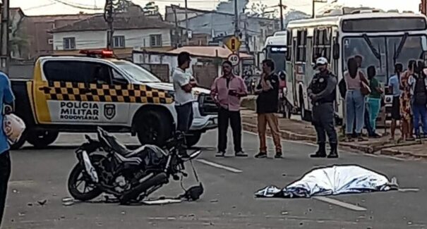 Homem morre após colidir motocicleta contra poste na Estrada de Ribamar
