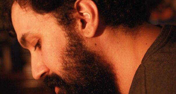 Caetano Saul apresenta show “Infinitos Tons” nessa terça- feira (13), no Teatro Arthur Azevedo