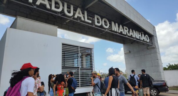 Estudantes manifestam contra suposta fraude em eleições da UEMA; instituição esclarece