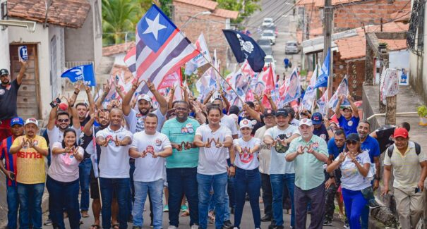 Candidato Weverton Rocha faz caminhada em bairros de São Luís