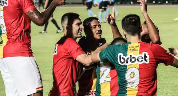 Sampaio enfrenta Ponte Preta nesta segunda-feira (3) e luta por vaga no G4
