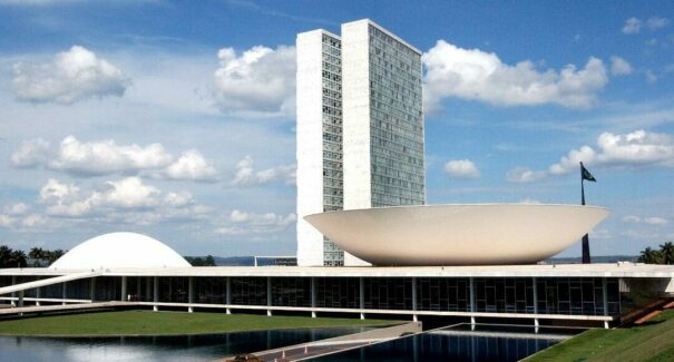 Com inclusão de gatilhos, Câmara vota arcabouço fiscal nesta quarta (24)