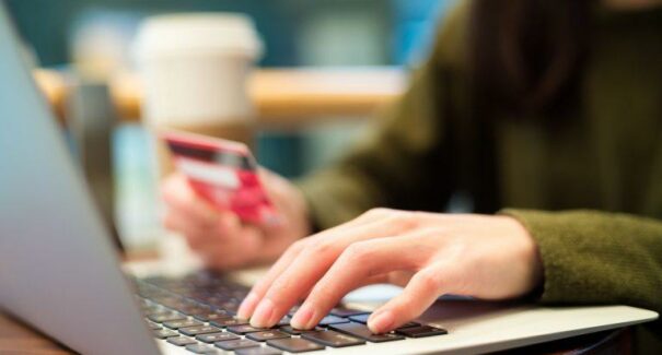 Compras online continuam em alta