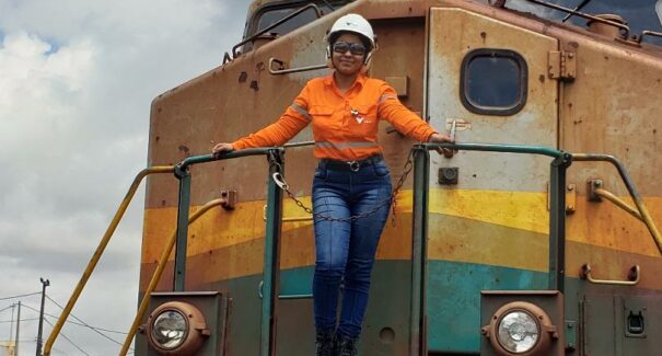 Lugar de mulher também é na ferrovia