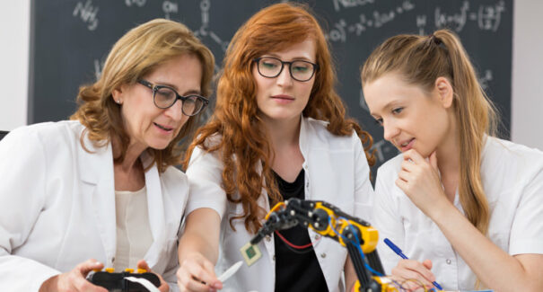 Estão abertas as inscrições para o programa Futuras Cientistas
