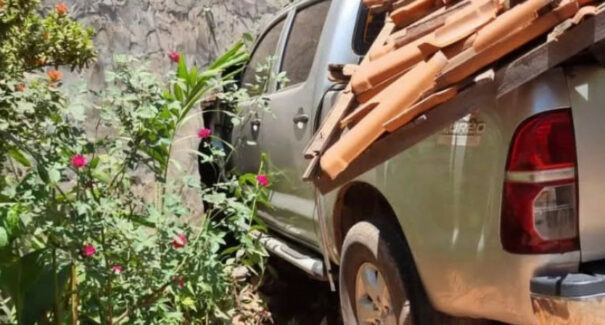Caminhonete derruba portão de casa e fere uma jovem, em Imperatriz