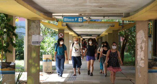 Provas do Enade são aplicadas em todo o país neste domingo (27)